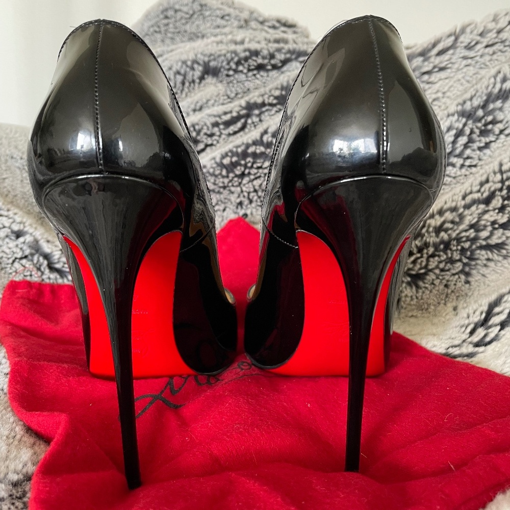 Christian Louboutin SO KATE Black Pumps
